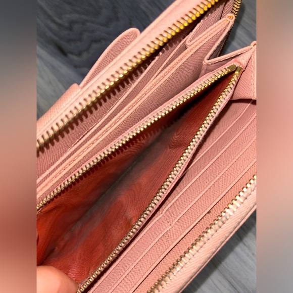 Prada Saffiano Pink Bow Zippy long wallet in Box - Picture 5 of 11